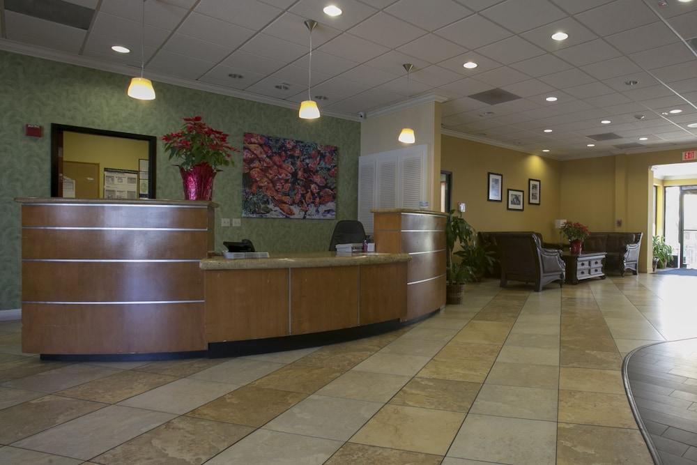Hotel The At 3*