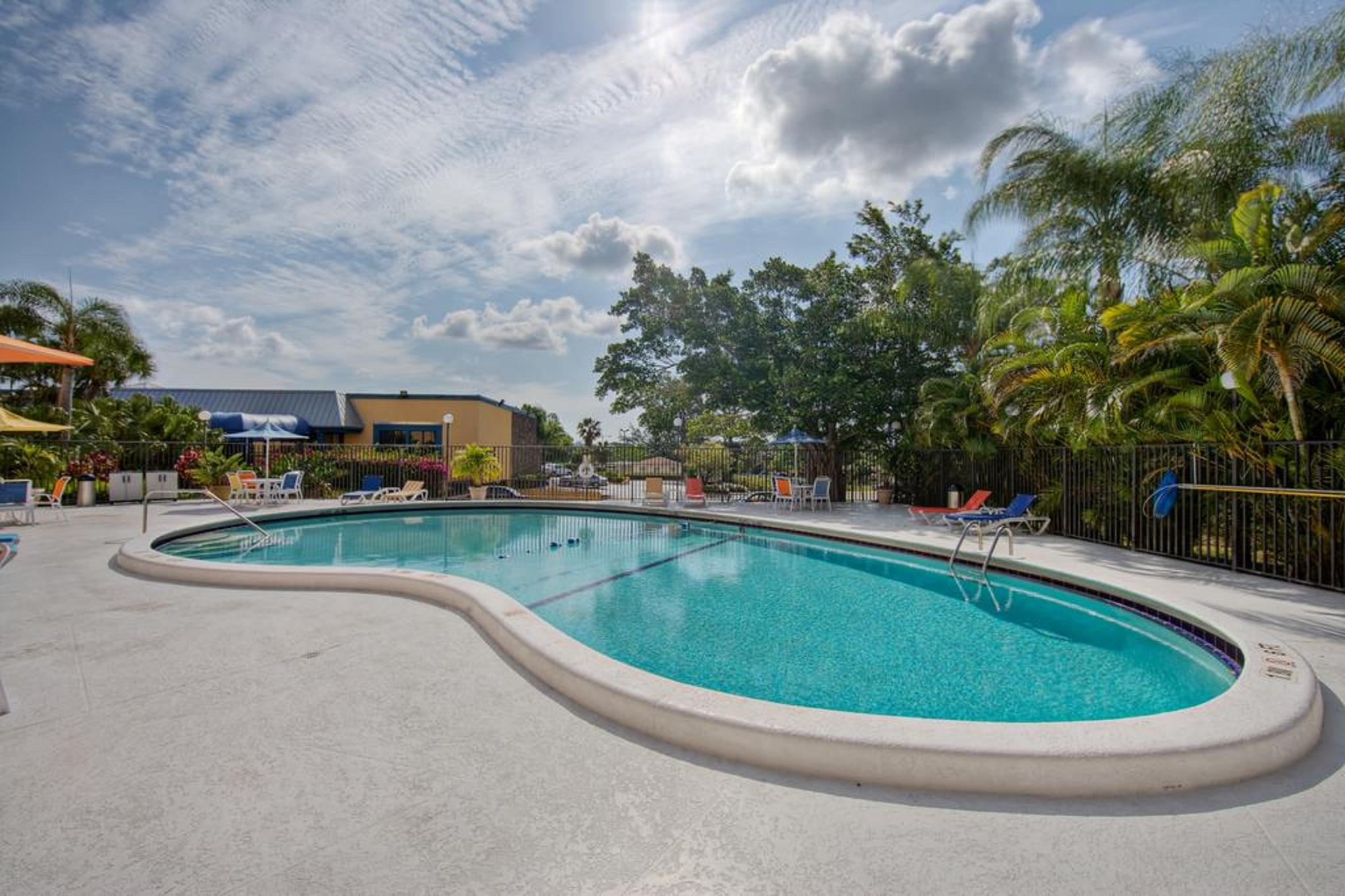 Hotel The At 3*